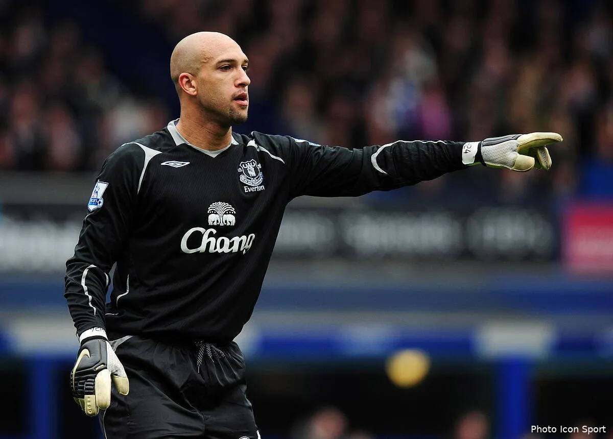 video l incroyable but de 90 metres du gardien d everton iconsport spi 010309 10 3029447