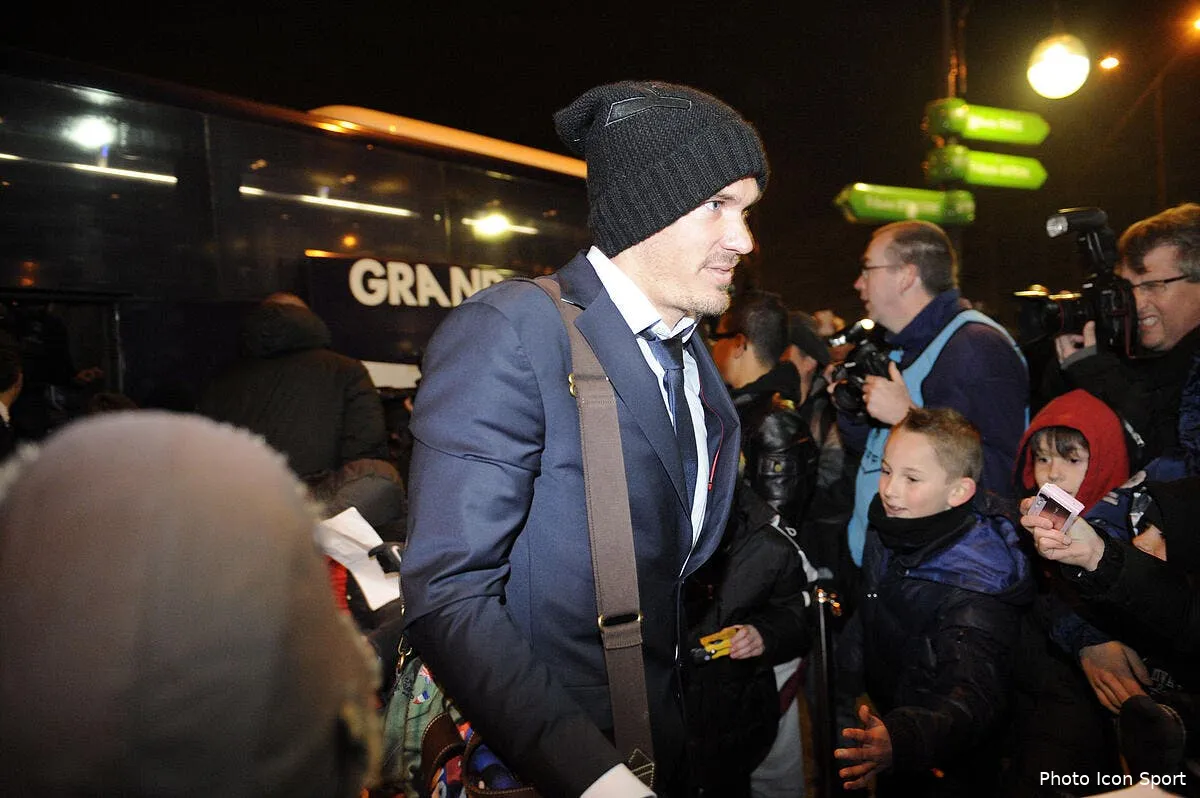 video l incroyable show de douchez au concert de skip the use iconsport noe229454183