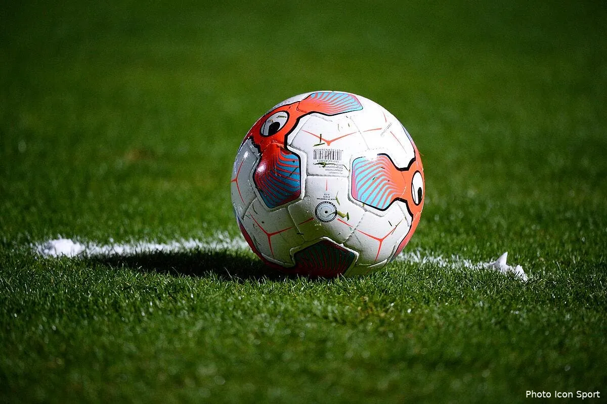 video le coup de sifflet cadeau de l annee iconsport nlg 020216 17 161133242