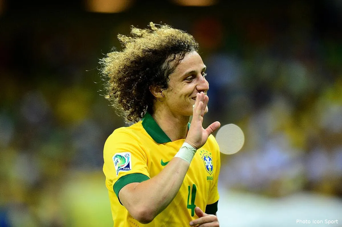 video le sauvetage du bout du monde de david luiz face a l espagne iconsport ppg 190613 05 1360537
