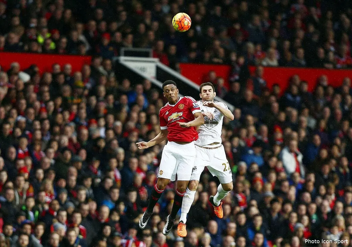 video le superbe but d anthony martial avec man utd iconsport bpi 020116 05 24129495
