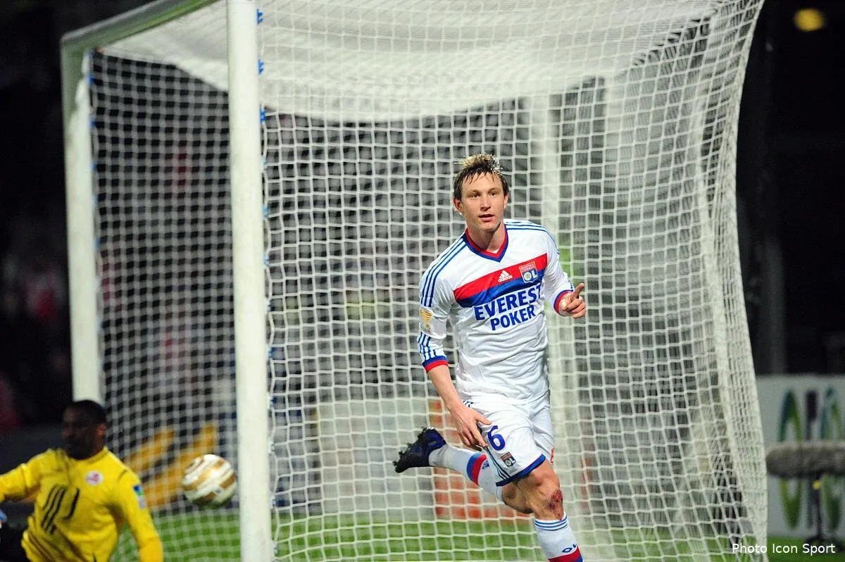 video les buts de lyon lille 2 1 en quart de finale de la coupe de la ligue iconsport jpt 110112 02 0229743