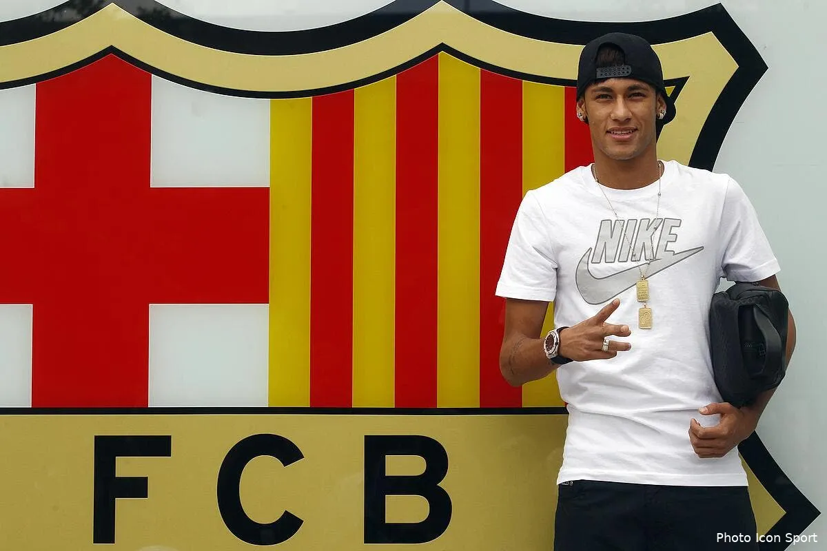 video neymar presente devant 56 000 socios a barcelone iconsport mar 030613 05 0358731