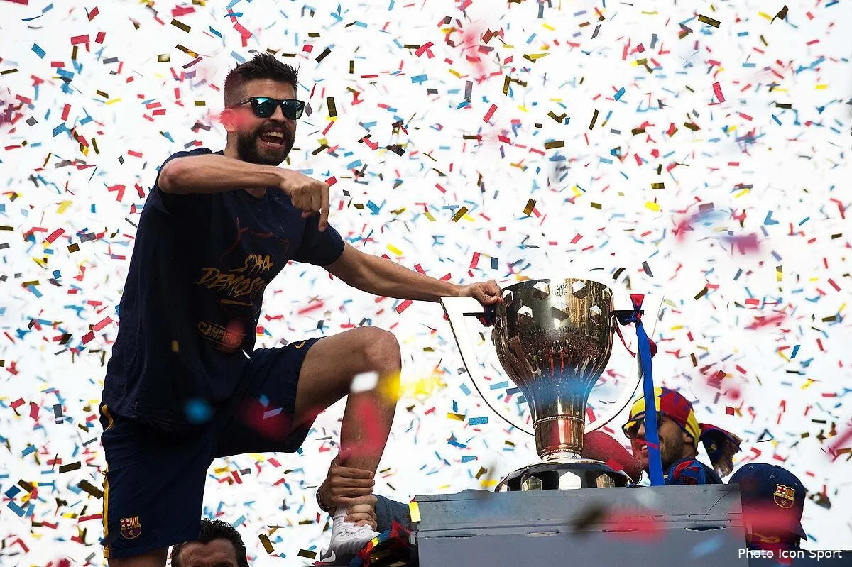 video pique se moque de cristiano ronaldo pendant la parade iconsport pho 150516 62 11143184