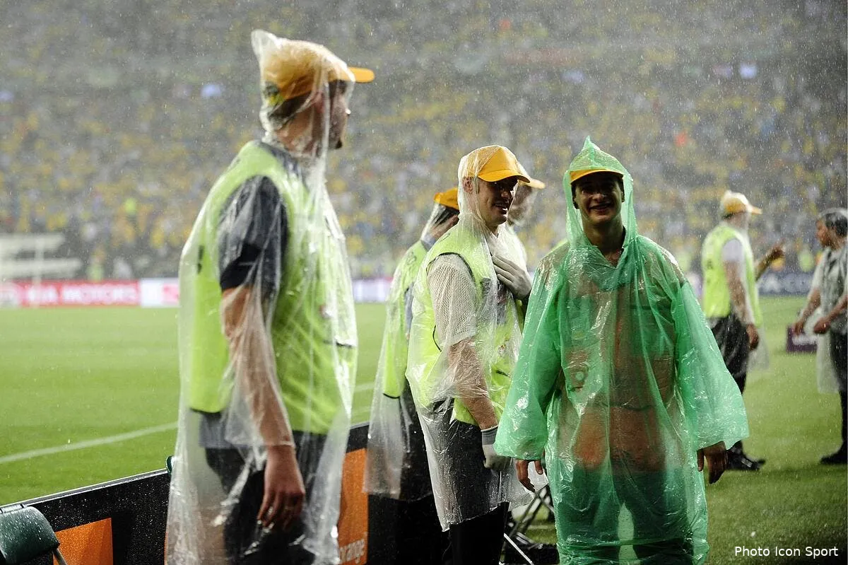 video pologne angleterre une superbe piscine pour les supporters iconsport noe 150612 05 1341052