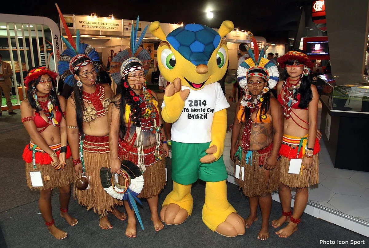 video quand la mascotte du mondial s excite un peu trop iconsport vis 261112 41 4585785