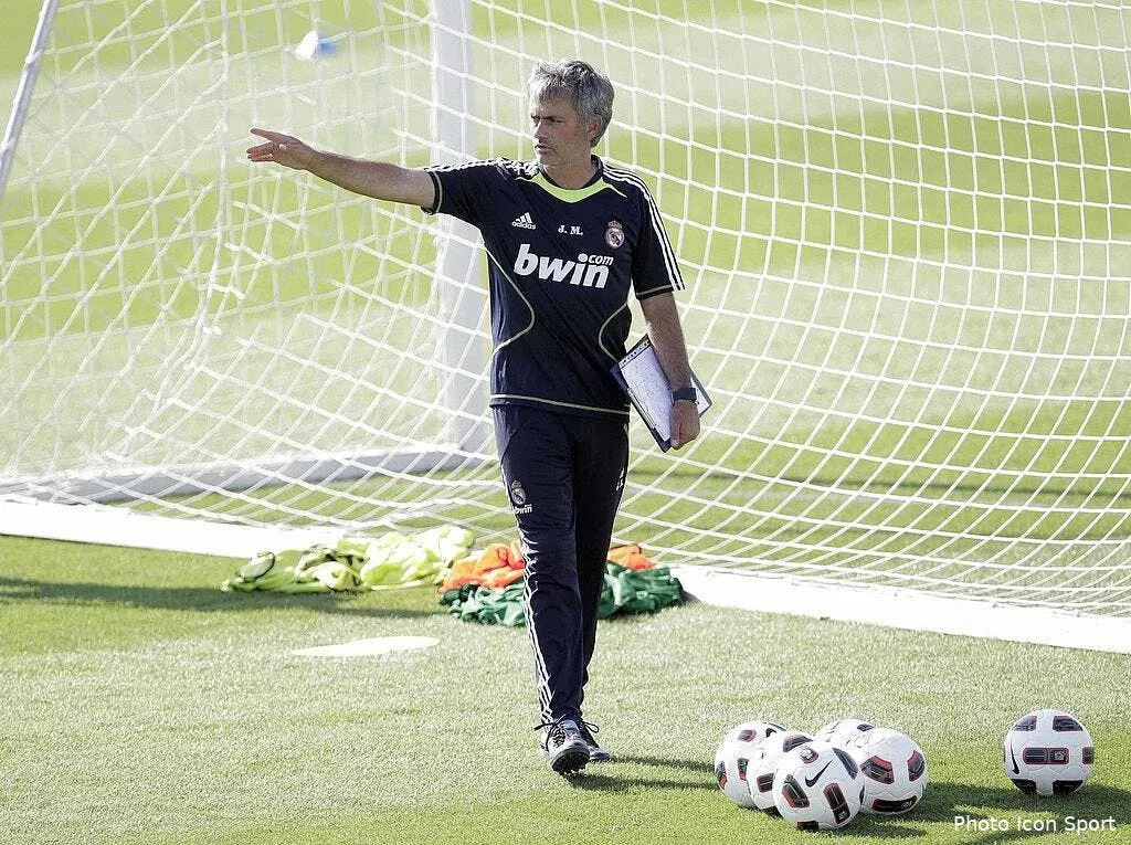 video quand mourinho enfile les gants contre les journalistes 69318 17328