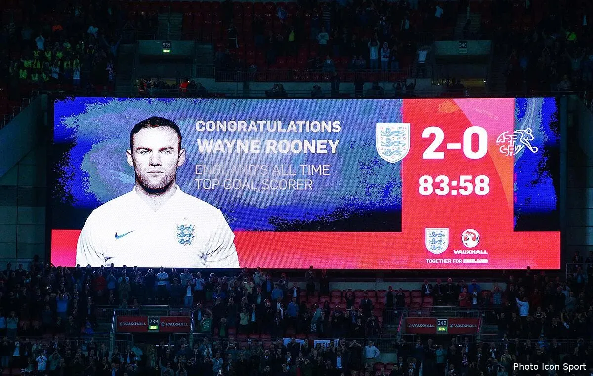 video rooney accueilli par une ovation dans le vestiaire anglais iconsport bpi 080915 10 03120405