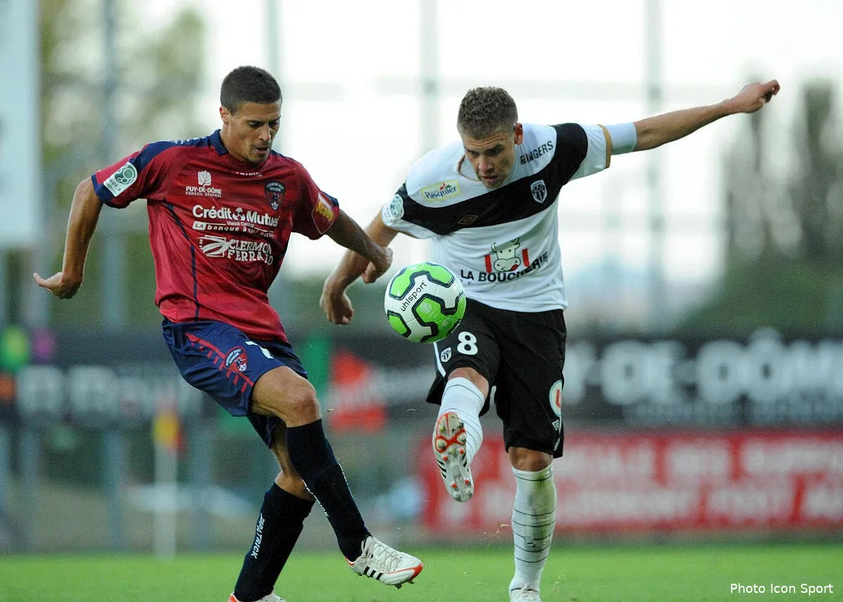 video un joueur prete par l asse marque le but de l annee en ligue 2 iconsport jpt 030812 29 3738125