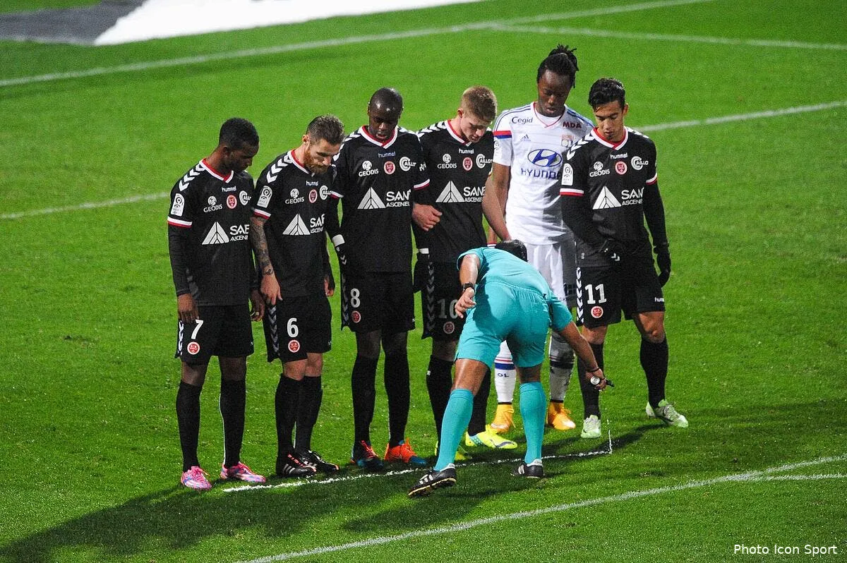 video un mur place a 18 metres du ballon iconsport jpt 041214 09 70102661