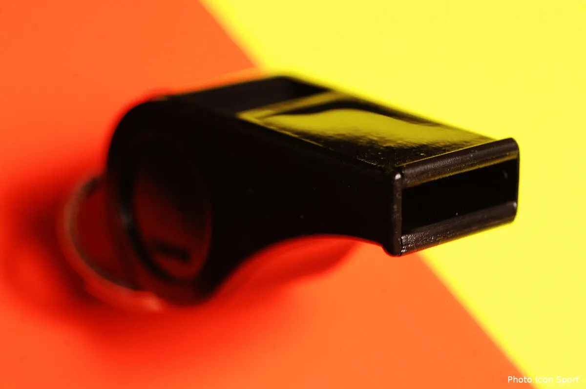 video un tacle assassin sur le mauvais joueur en chine iconsport lag 021106 01 0362631