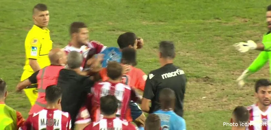 video une agression en l2 un joueur d ajaccio risque gros sainati cogne en fin de match119437