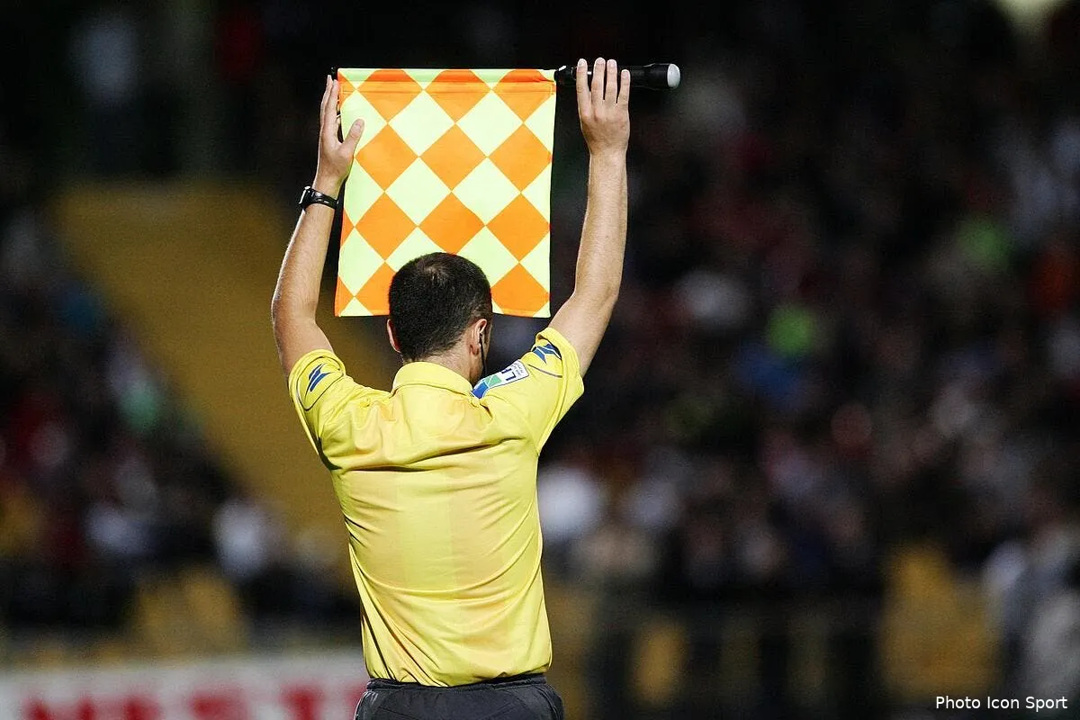 video une attaque d un nouveau genre contre les arbitres iconsport mrv 080811 101 2123624