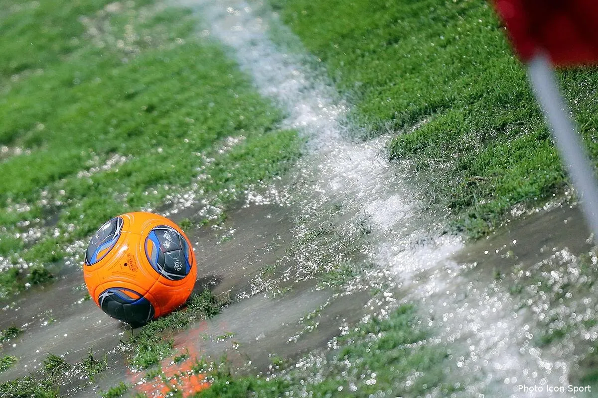 video une piscine sur le terrain pour feter la victoire iconsport vmi 260414 05 7082841
