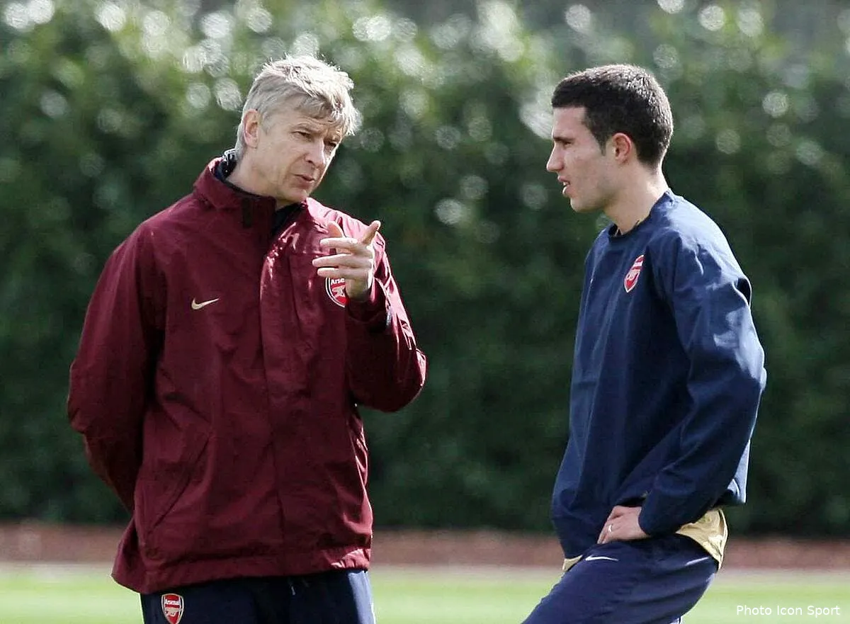 wenger veut garder van persie mais n y croit plus trop iconsport ips 010408 01 0137595