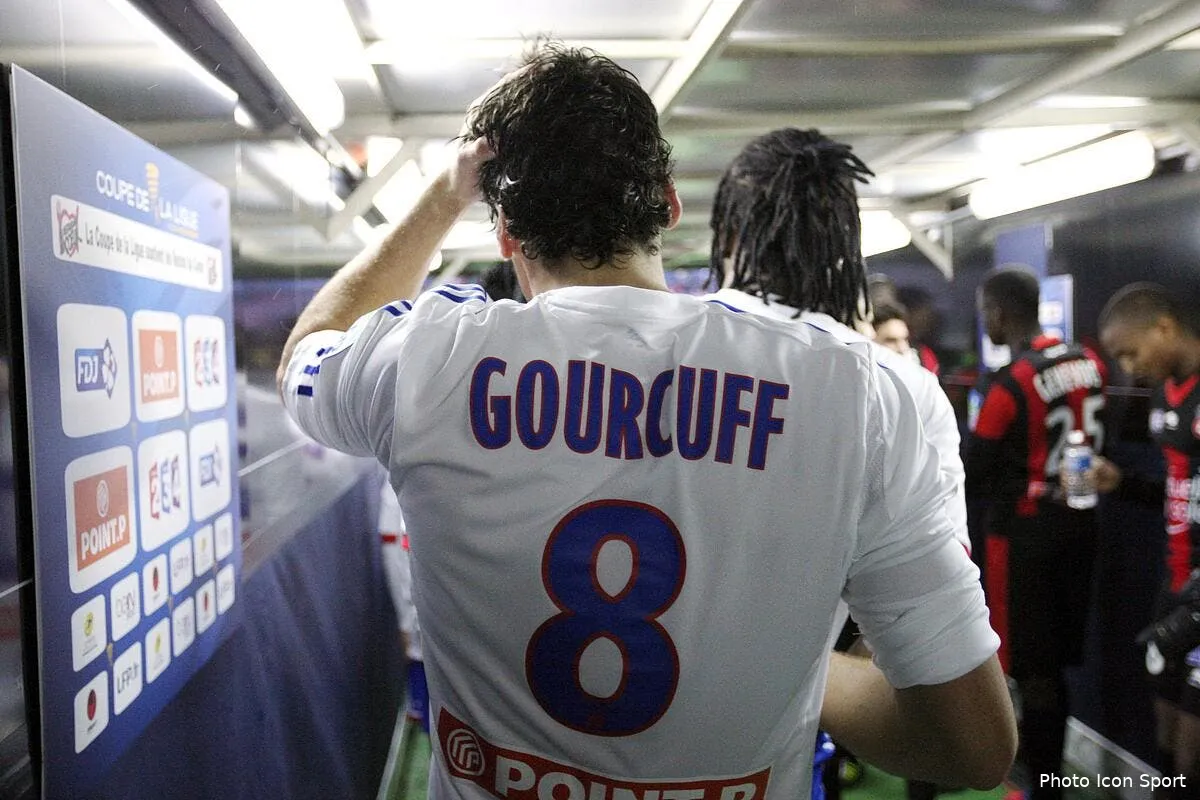 yoann gourcuff blesse avec l ol c est surtout dans sa tete iconsport blo 311012 08 3249927