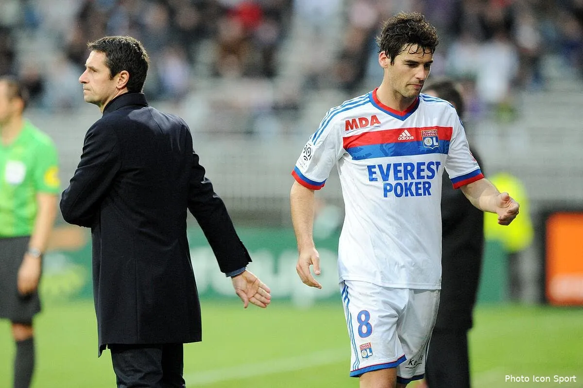 yoann gourcuff titularise par l ol pour etre vendu au mercato iconsport jpt 020512 33 6634639