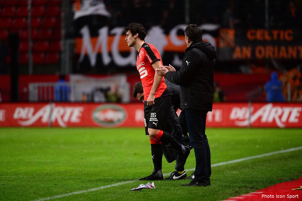 yoann gourcuff victime d un tacle d un coequipier rennais iconsport win 090116 01 4650130119