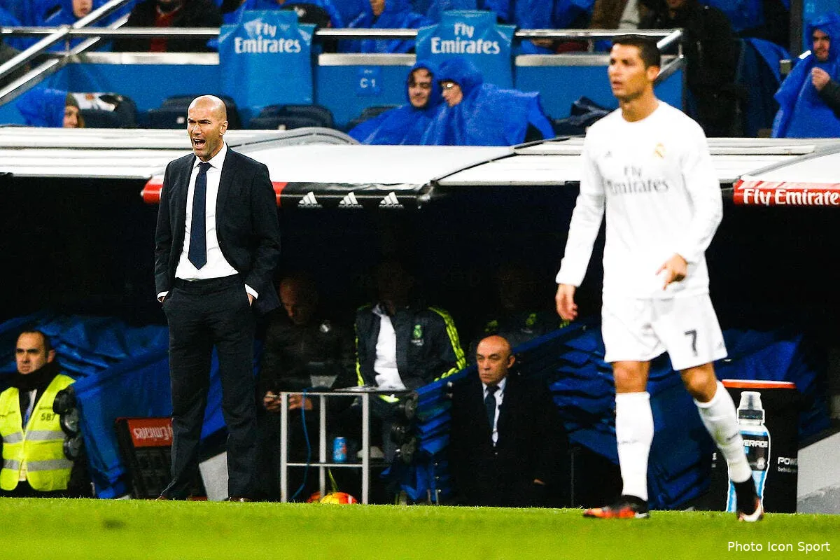zidane litteralement encense par cristiano ronaldo iconsport sfp 090116 08 16133027