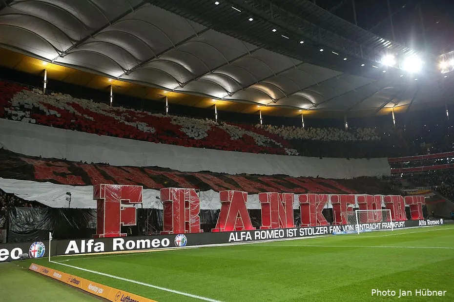 video un tifo anime qui donne le frisson frankfurt104435