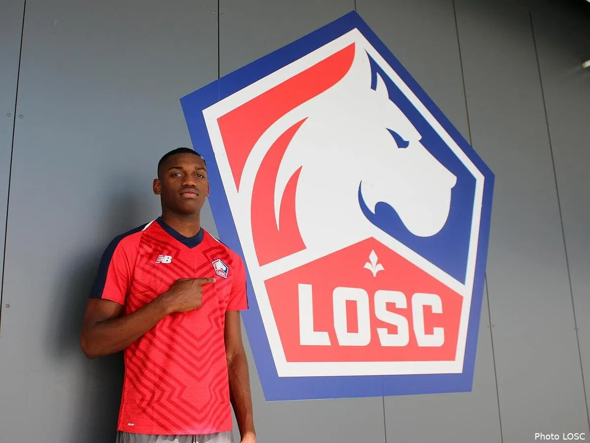 officiel le jeune attaquant rafael leao signe au losc leao227003