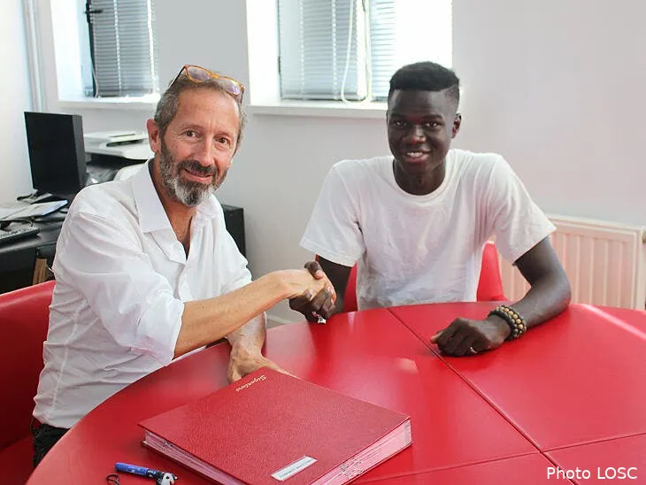 officiel lille fait signer un jeune senegalais arfang gueye226485