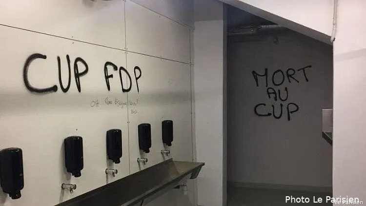 ol les bad gones ont ils provoque les ultras du psg au parc ol toilettes parc ol175586