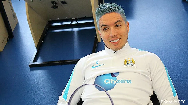 nasri se fait chambrer sur twitter sur ses cheveux bleus nasri134870