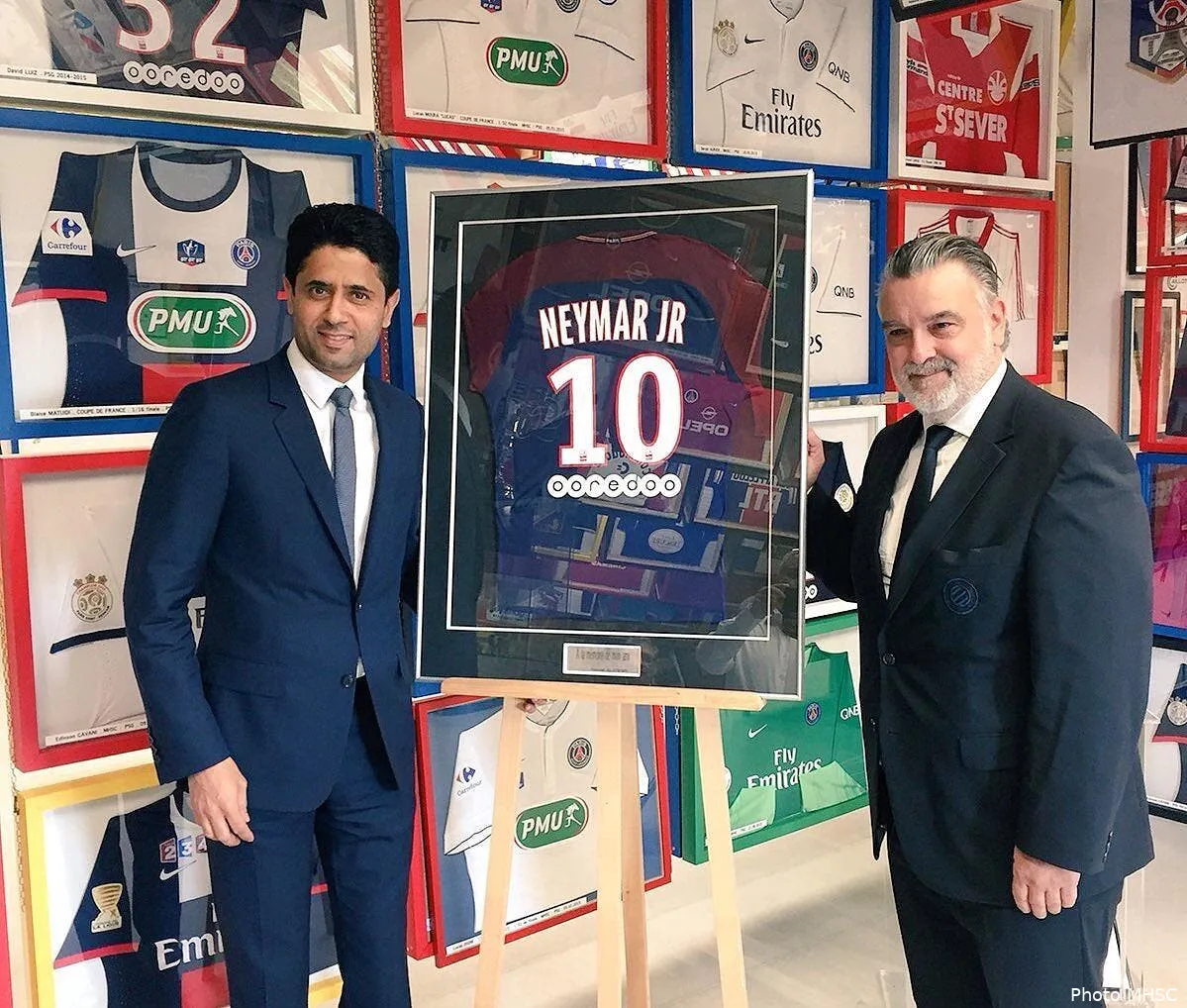 psg al khelaifi offre un maillot de neymar au musee de louis nicollin dkacopgxcaatw6b194219
