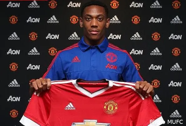 les 3 clauses pas secretes pour le bonus de 30me de martial officiel anthony martial signe a manchester united anthony martial a manchester united 119869119951
