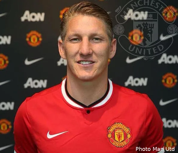 officiel schweinsteiger signe trois ans a manchester united cjy19qausaazgpf115853