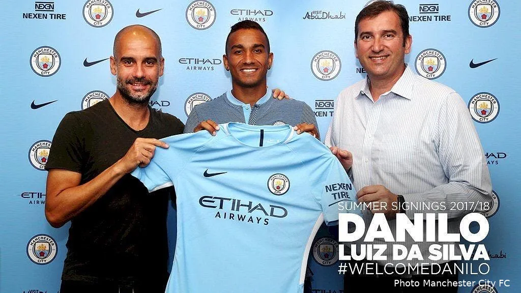 officiel danilo quitte le real madrid et signe 5 ans a man city dfz6ns9w0aacrzz187259