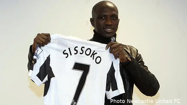 officiel sissoko signe pour six ans et demi a newcastle 0 10278 11596095 0048507