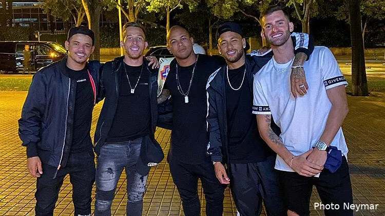 psg quand neymar fait la fete a barcelone neymar arthur baptistao barcelone265679