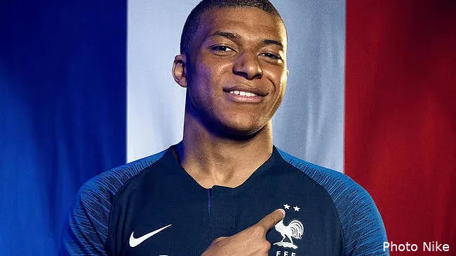 edf le maillot 2 etoiles pas disponible avant mi aout mbappe225015