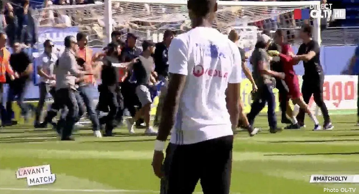 bastia ol terrain envahi les joueurs lyonnais attaques c9ir73gxkaa0zxp176926