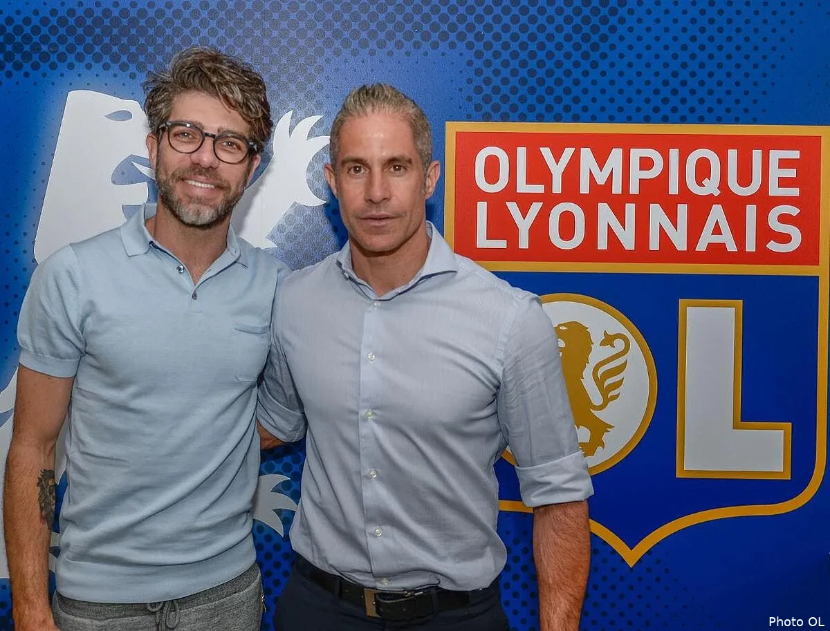 officiel sylvinho et juninho ont signe presentation a 15h00 juninho sylvinho254445