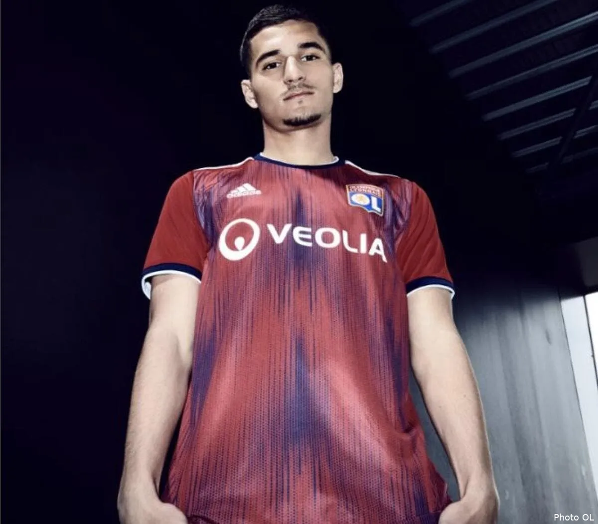 ol le maillot ligue des champions devoile attention les yeux aouar262853