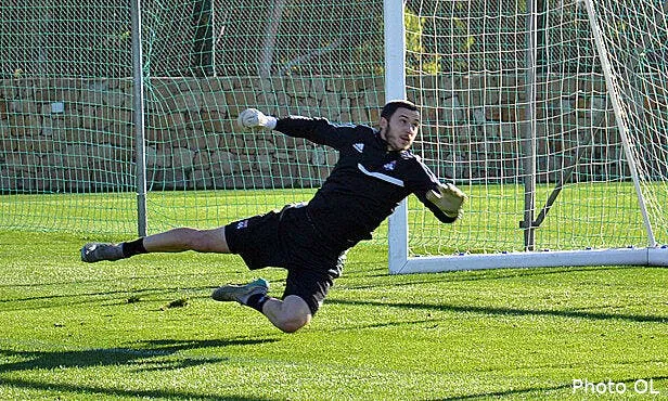 ol lyon prolonge deux ans un de ses gardien de but 55908175642