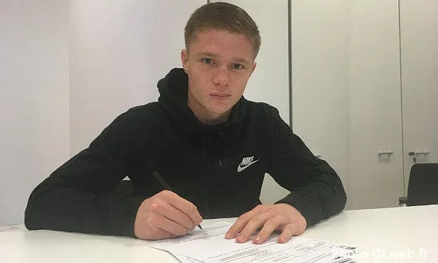 ol lyon verrouille un international u17 academie melvin bard signe un premier contrat aspirant 32801 35199615
