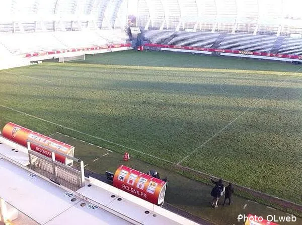 l ol effare par l etat de la pelouse contre lens b7jhpsxiqaefarj101853