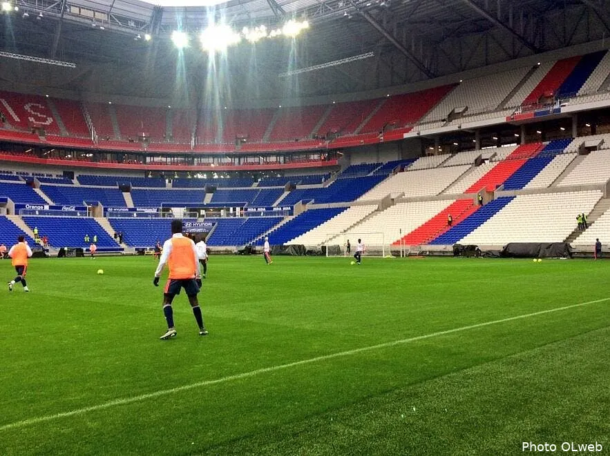 photos les joueurs de l ol testent leur nouveau stade stadeol129883