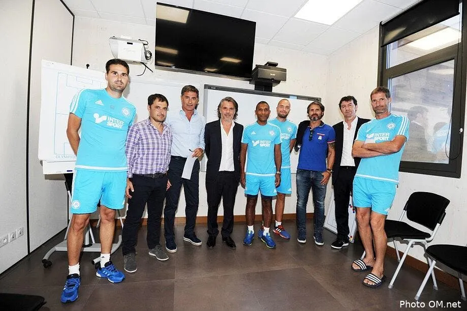 l om presente son nouveau staff au grand complet dsc 1635118655