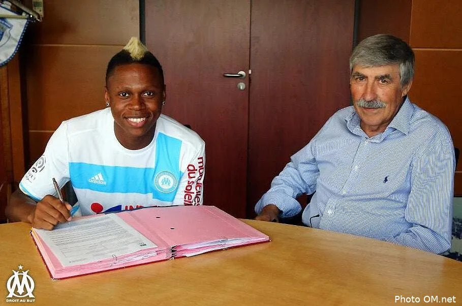 officiel clinton njie signe a l om njie153636