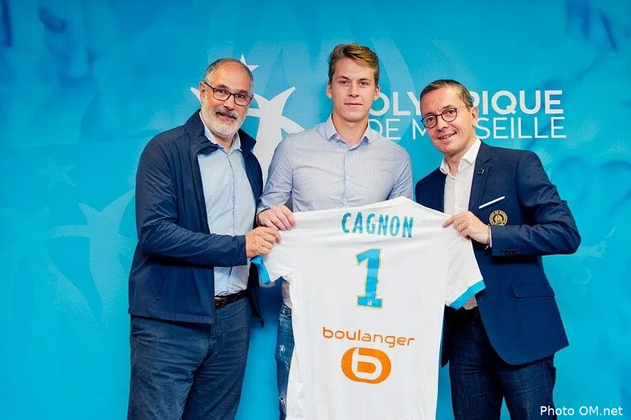 officiel romain cagnon signe a l om cagnon196785