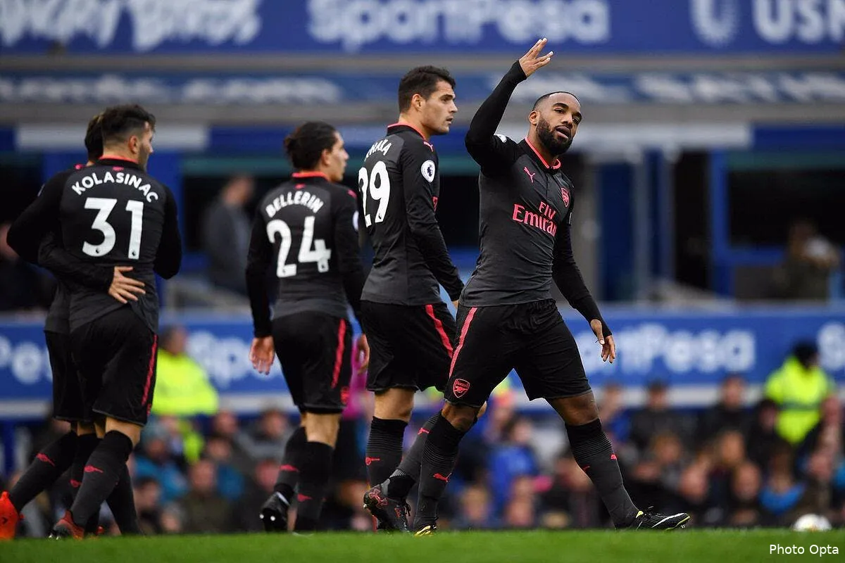 ol a son tour lacazette rend hommage a tolisso lacazette197311