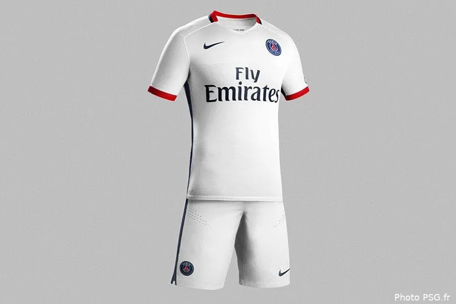 le psg presente son maillot exterieur 2015 2016 51810116581