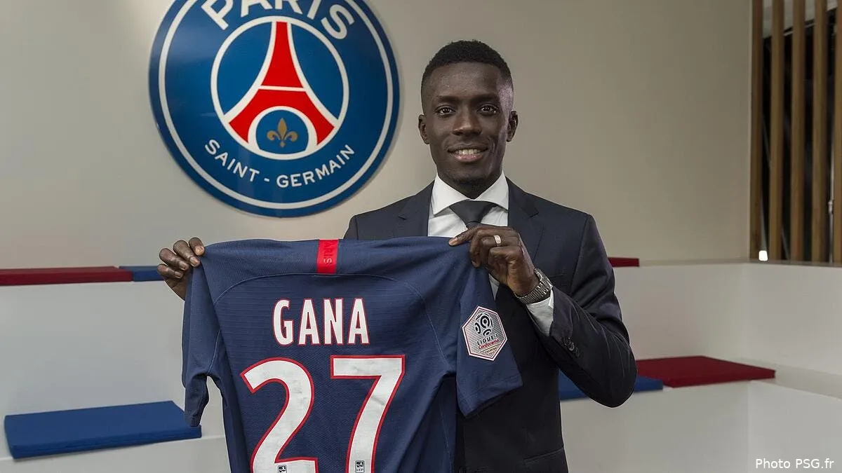 psg c est officiel paris s offre idrissa gueye pour 32 me gueye260037