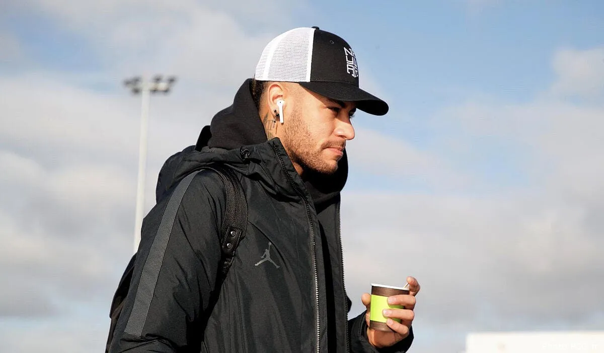 psg neymar est bien dans l avion du psg pour belgrade neymar238643