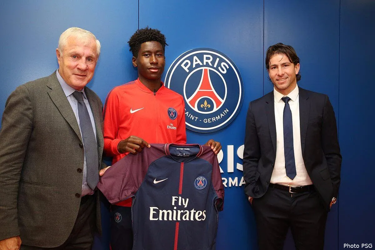 psg un defenseur de 15 ans signe comme aspirant pro dl2swtkx0aanwvw196075